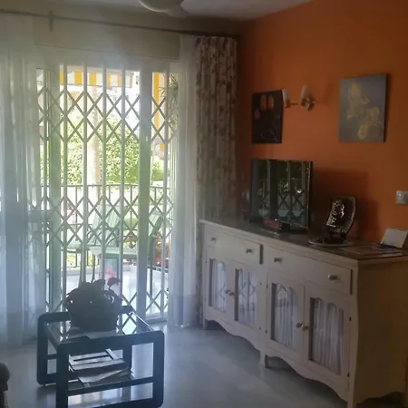 Erisa I アパート *